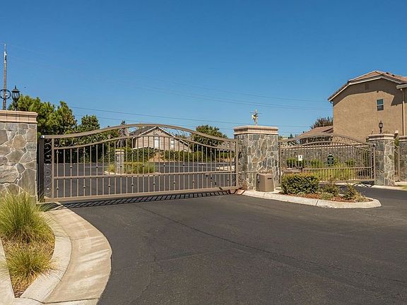 3rd image of 3564 Trentino St