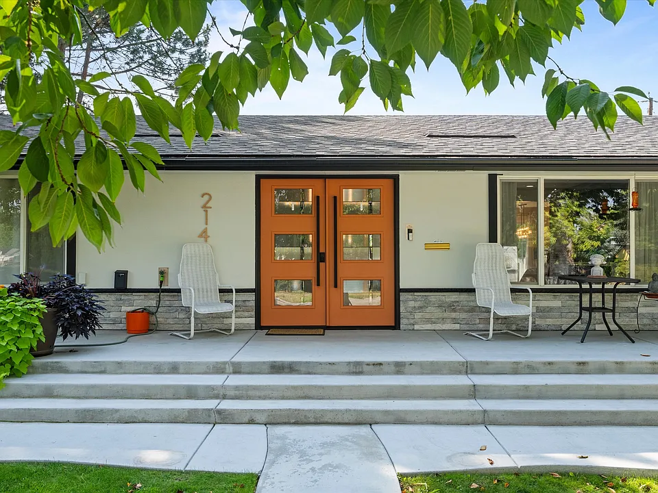2149 Davison Ave