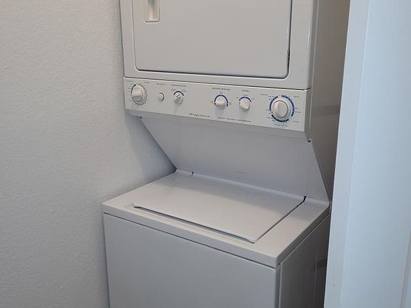 5th image of 19924 19th Ave NE Floor 3