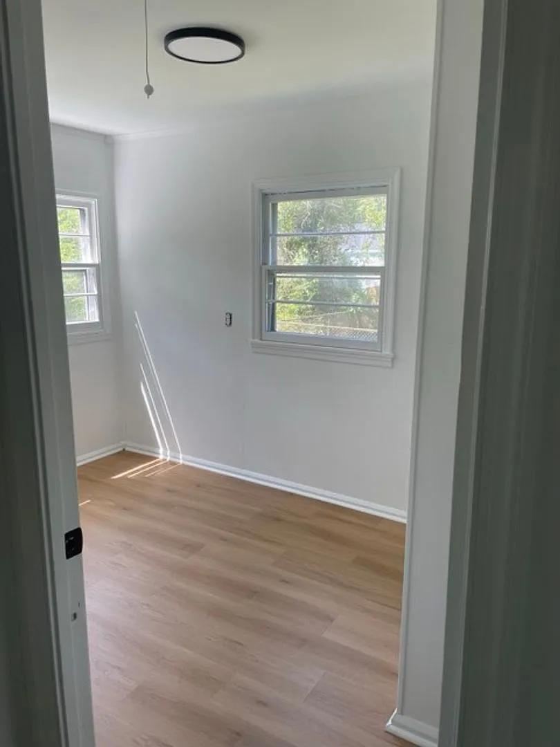 Completely Renovated 2 Bedroom in Westover Hills — Photo 4