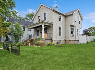 458 Douglas St, Joliet, IL 60435