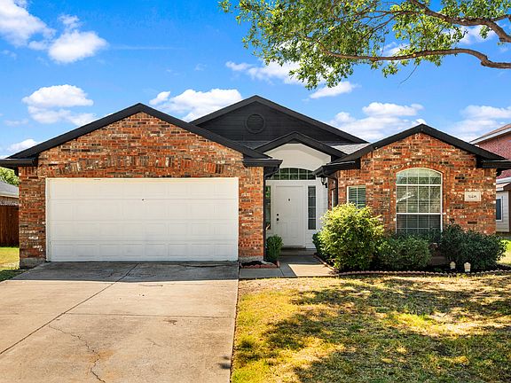 2nd image of 328 Tanglewood Pl