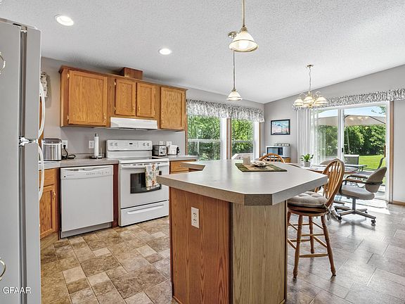 3rd image of 19229 N Union Dr