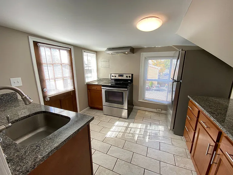 Highland St 1441-1443 CR — Photo 12
