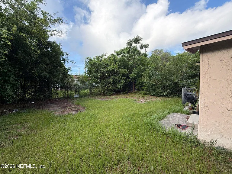 1454 Winthrop St — Photo 4