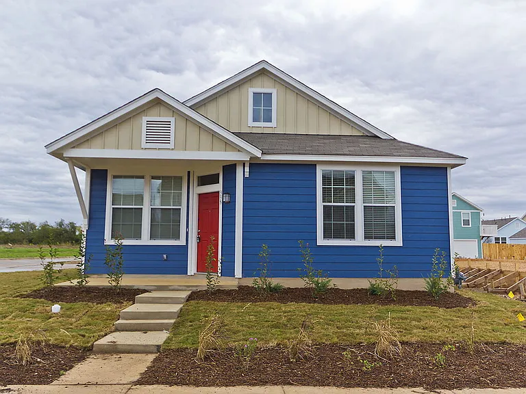 335 Rachel St — Photo 1