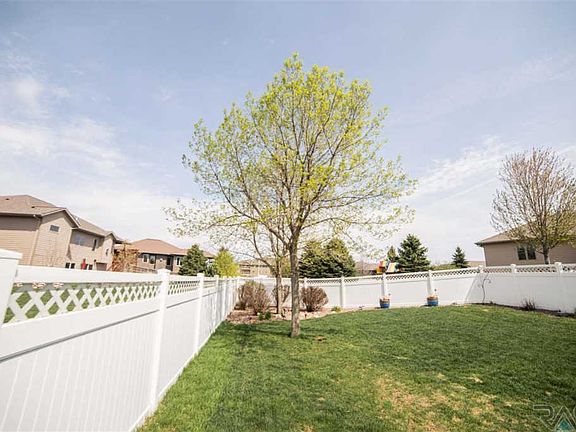 5th image of 804 W Whispering Cir