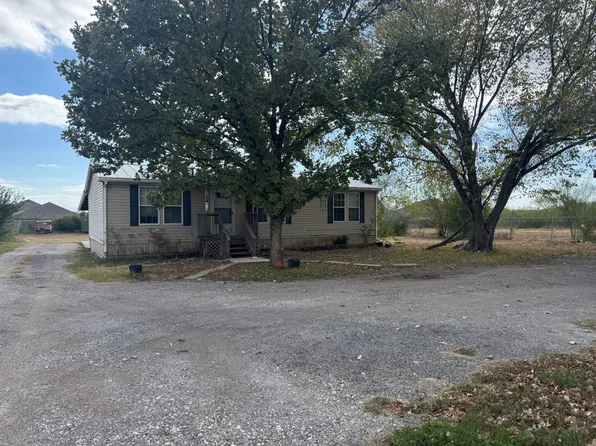 7474 Richter Rd #2, Elmendorf, TX 78112