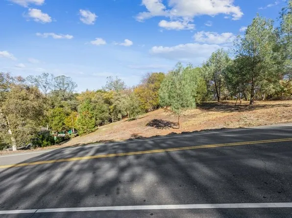 23222 Darkhorse Dr, Auburn, CA 95602