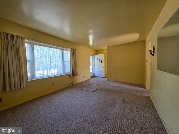 4th image of 17 Keeler Ave