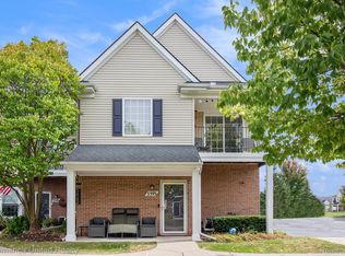 3393 Kneeland Cir, Howell, MI 48843