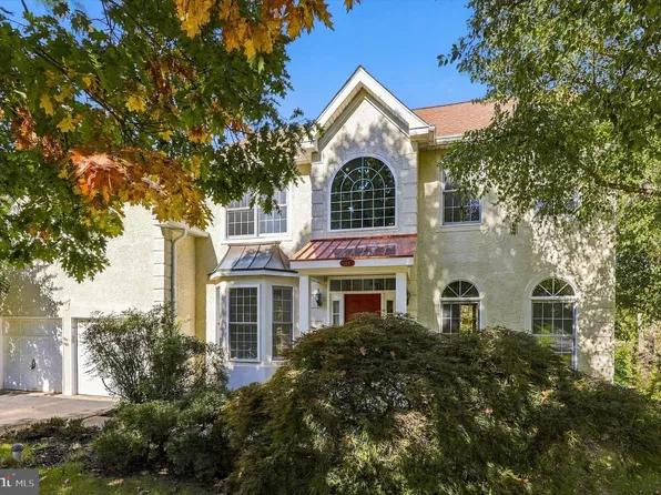 128 Chinaberry Dr, Lafayette Hill, PA 19444