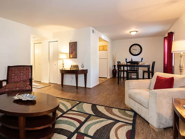 Newport Lake Apartments — Photo 5