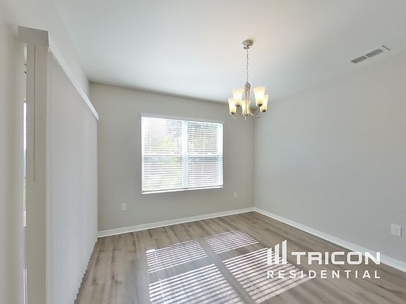 4th image of 289 Saint Georges Cir