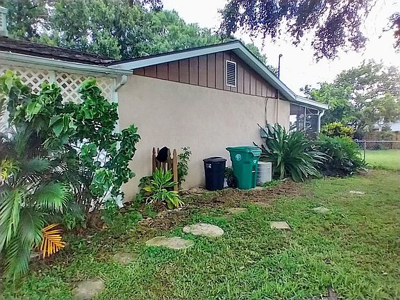 2nd image of 370 NW Concord Dr