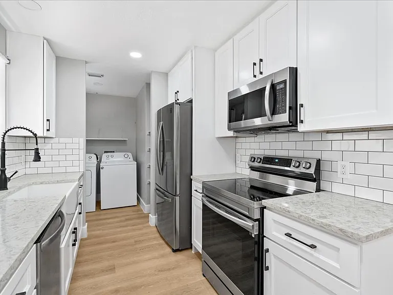 3107 E 13th St — Photo 23