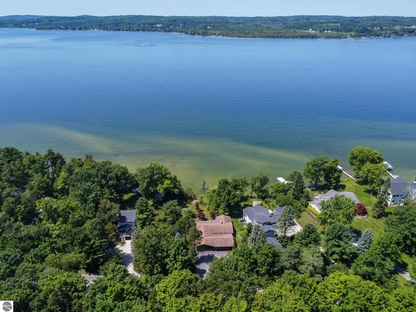 8178 S Lakeview Rd, Traverse City, MI 49684