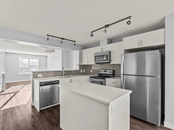 4 S Evanscrest Gdns NW, Calgary, AB T3P 0S1