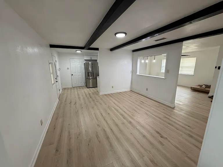 1000 Kathey Dr — Photo 2