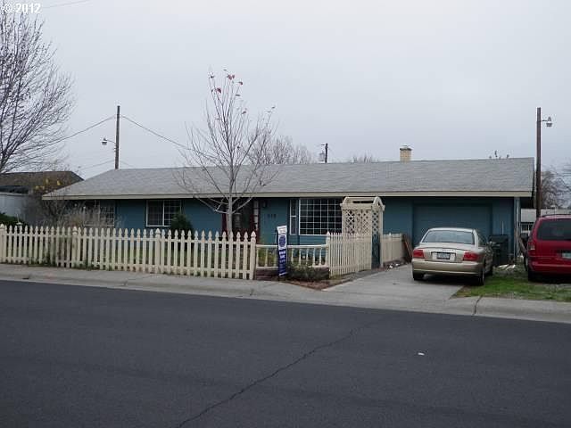 2nd image of 915 W Ridgeway Ave