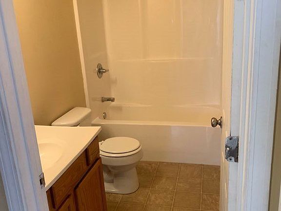 4th image of 220 Willow Creek Dr APT 7