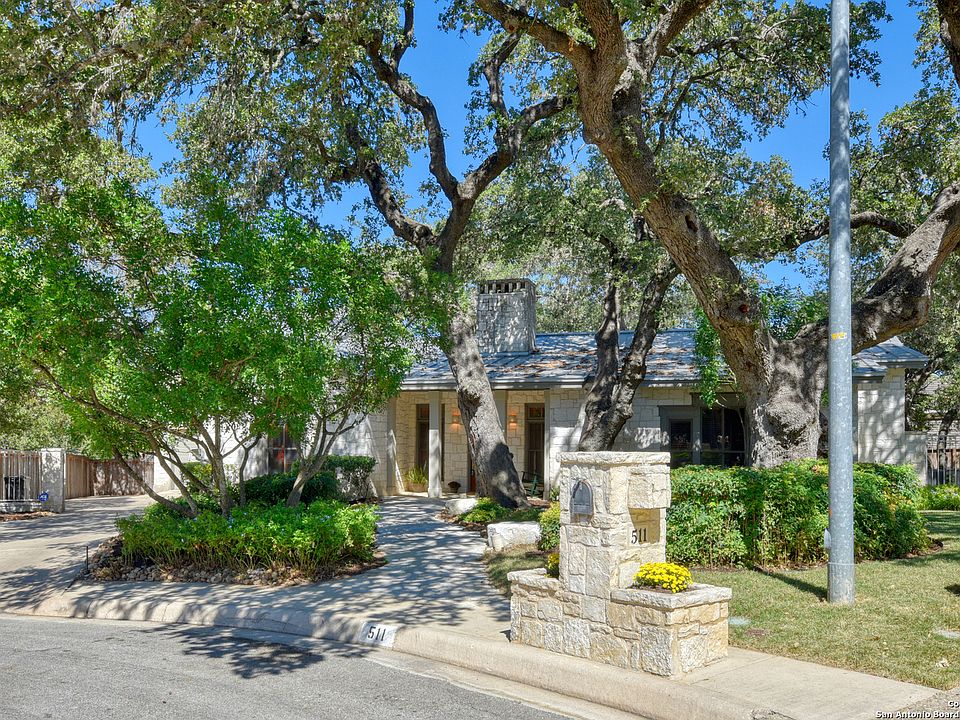 1st image of 511 BLUFFWOOD DR