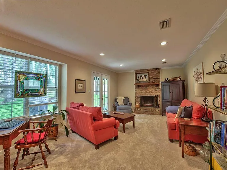 1829 Log Ridge Trl — Photo 8
