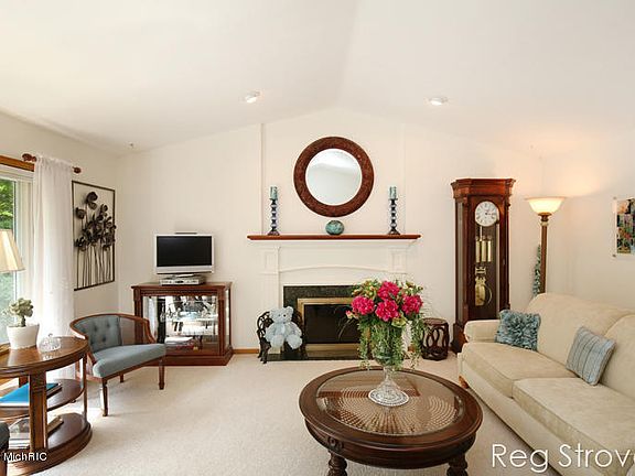 3rd image of 2310 Chelsea Dr NE