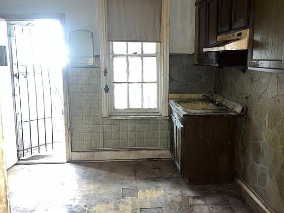 3rd image of 2637 N Bancroft St