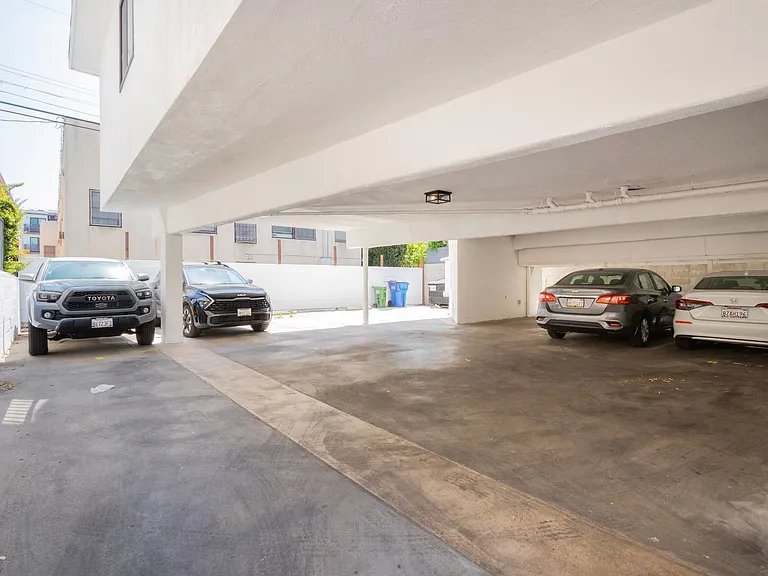 748 N Hudson LLC — Photo 19