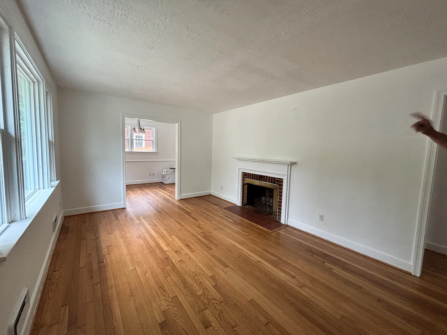 3 bed, 1125 sqft, $1,895 — Photo 2