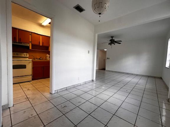 3rd image of 1041 NW 32nd Pl