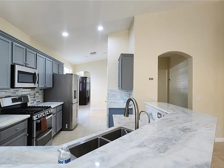 9709 Hawk Cliff Ave — Photo 12