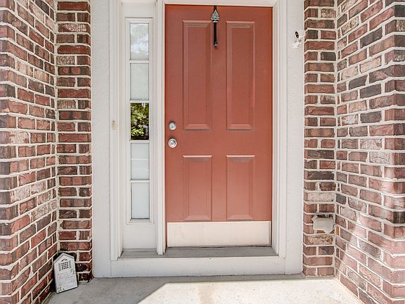 3rd image of 418 Plaza Pl
