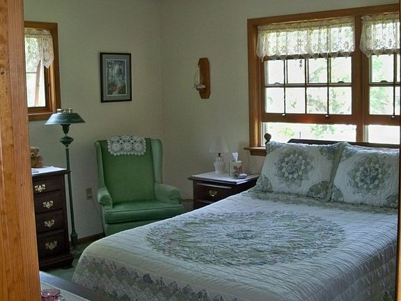 4th image of 635 Orchard Ln