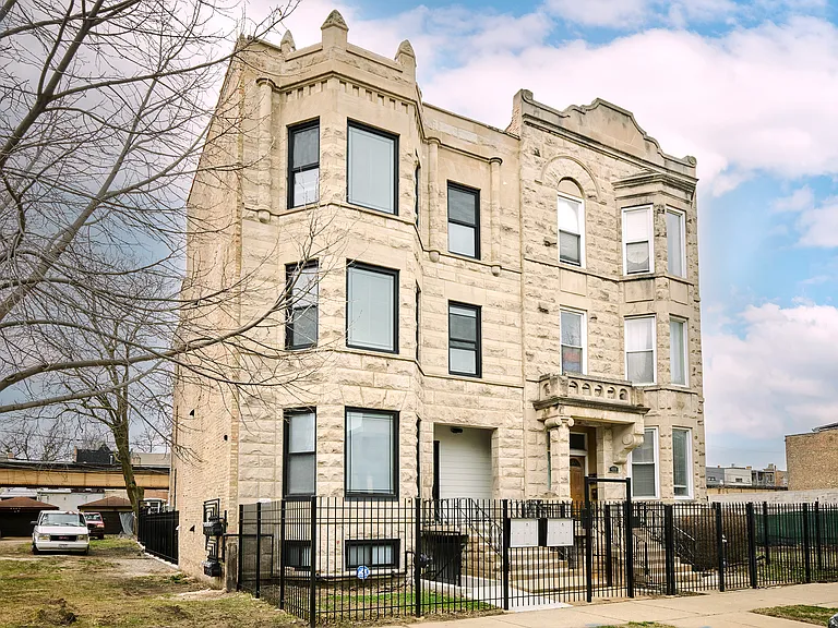 4220 S Calumet Ave #1 — Photo 1