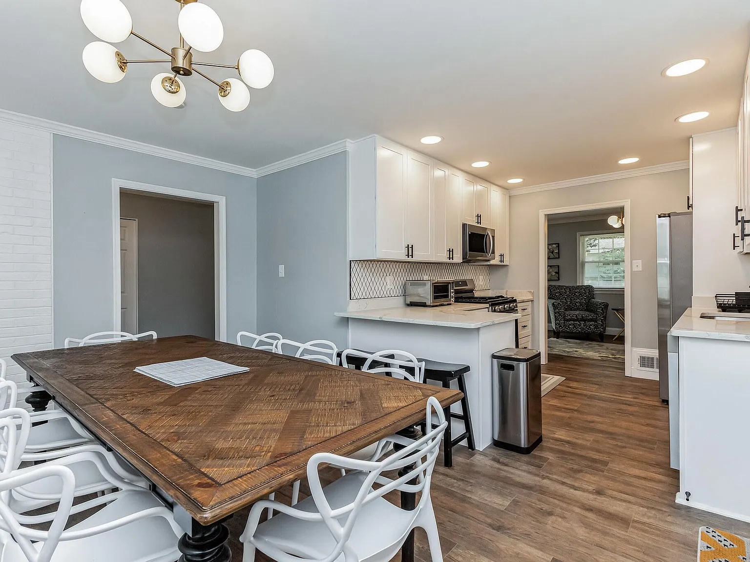 4 bed, 2800 sqft, $9,250 — Photo 3
