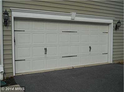 Exterior (General)-Outside garage