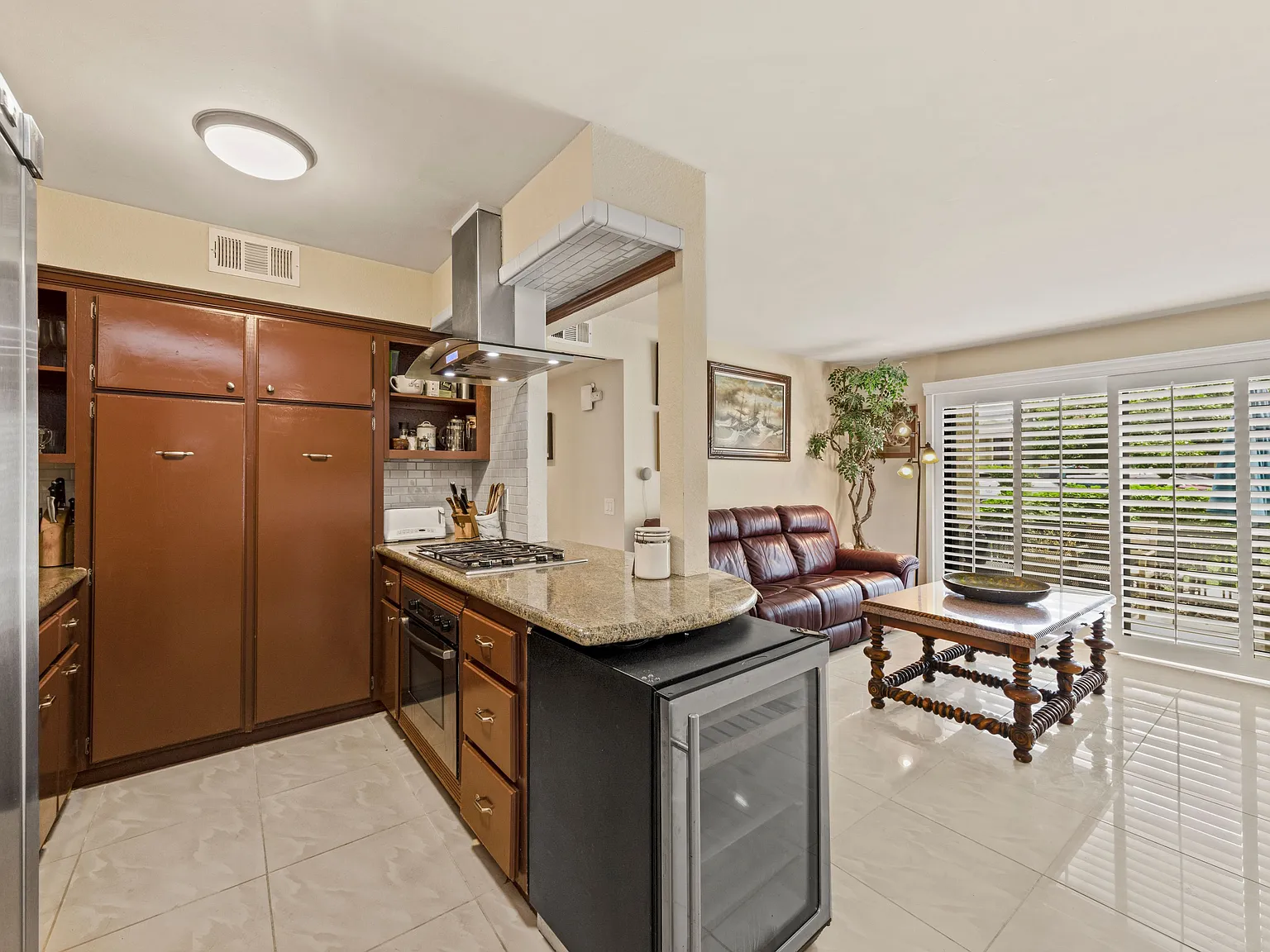 2 bed, 906 sqft, $1,975 — Photo 2