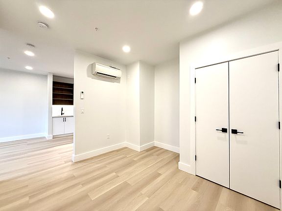 4th image of 316 Forrest St #501
