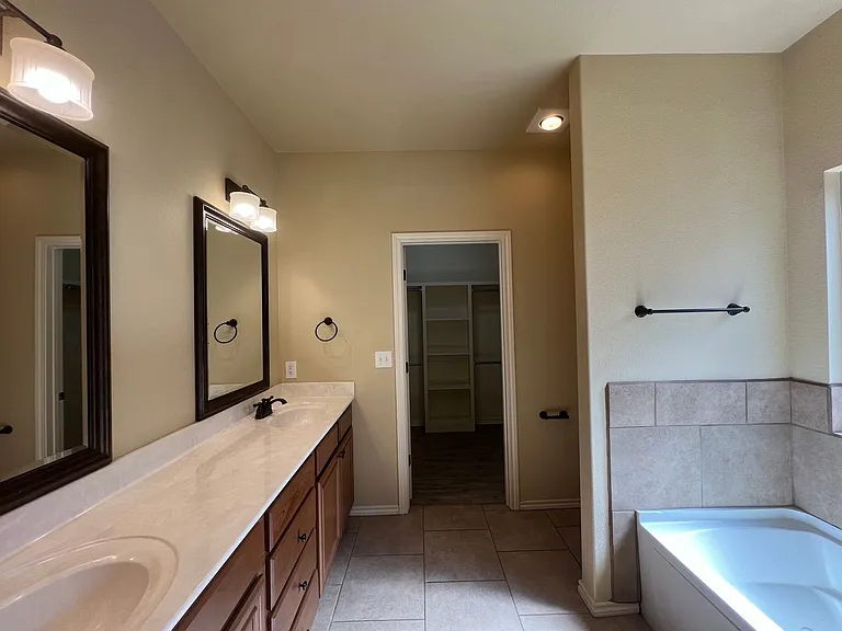 4422 105th St — Photo 31
