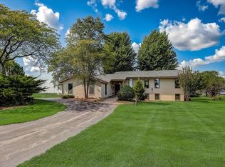 381 Lake Shore Rd, Grafton, WI 53024