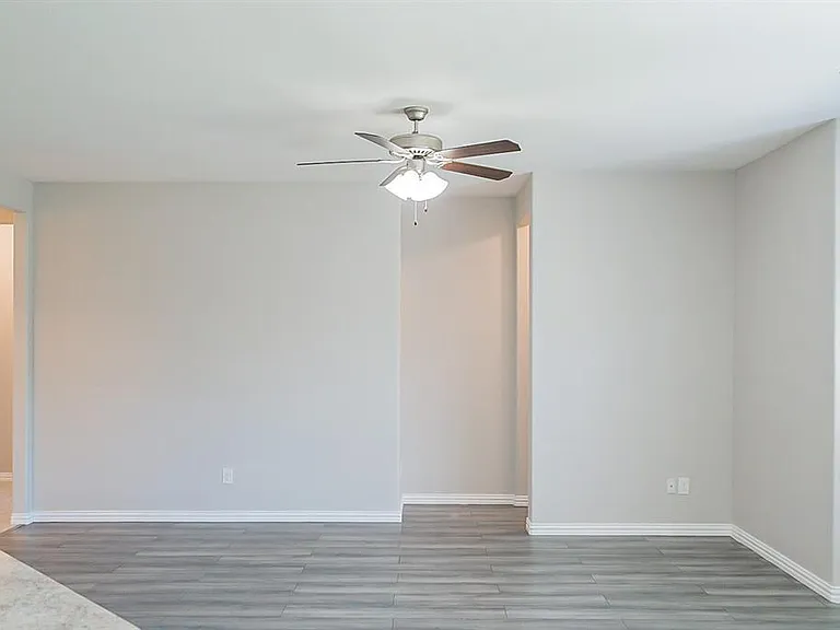 312 Emerald Creek Dr — Photo 7