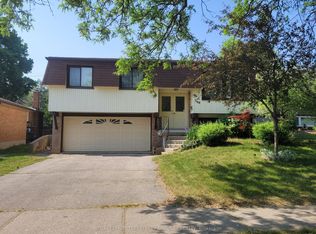 368 Lakeview Dr, Waterloo, ON N2L 4Z6