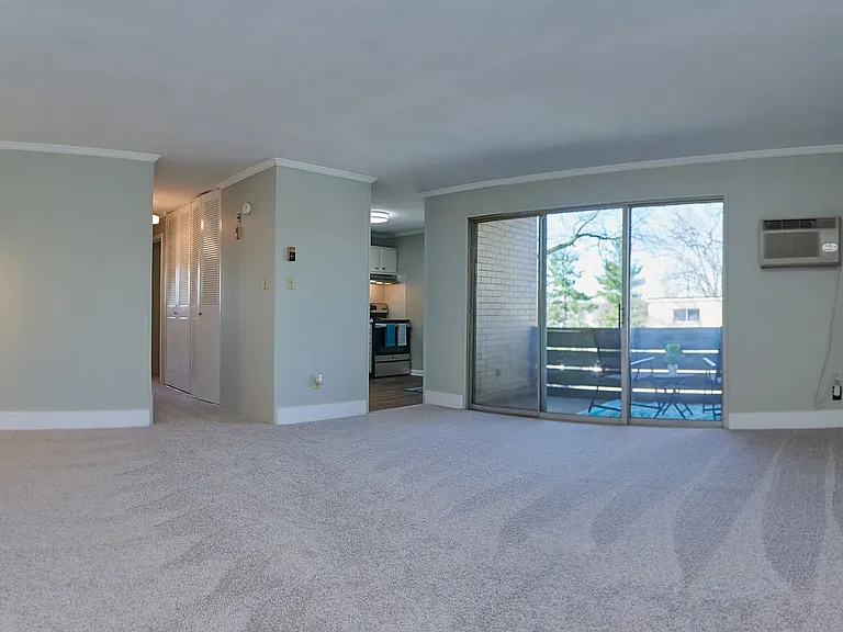 Seven Oaks Apartments — Photo 33