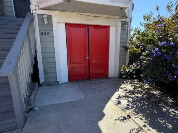 542 Lewis St, Oakland, CA 94607
