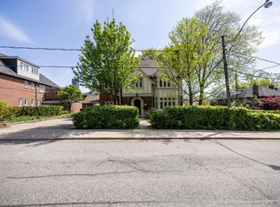 131 Highbourne Rd, Toronto, ON M5P2J8