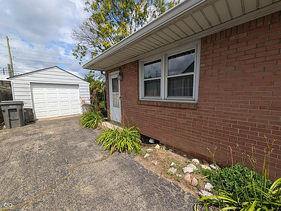 2nd image of 1616 N Englewood Dr