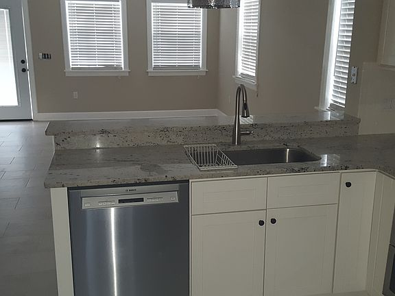 3rd image of 808 Ellwood Ave