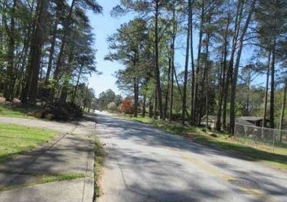 Exterior Neighborhood (street photo)